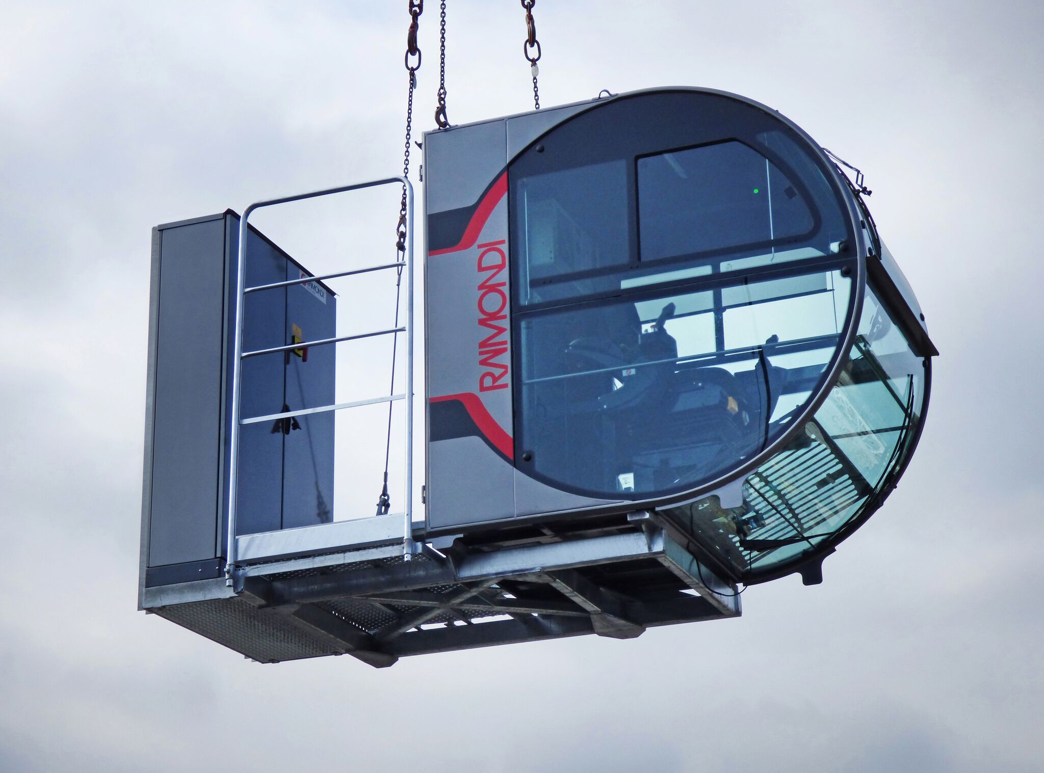At the Deluxe R16 crane cabin more than 80 percent of the total cabin surface is glass.