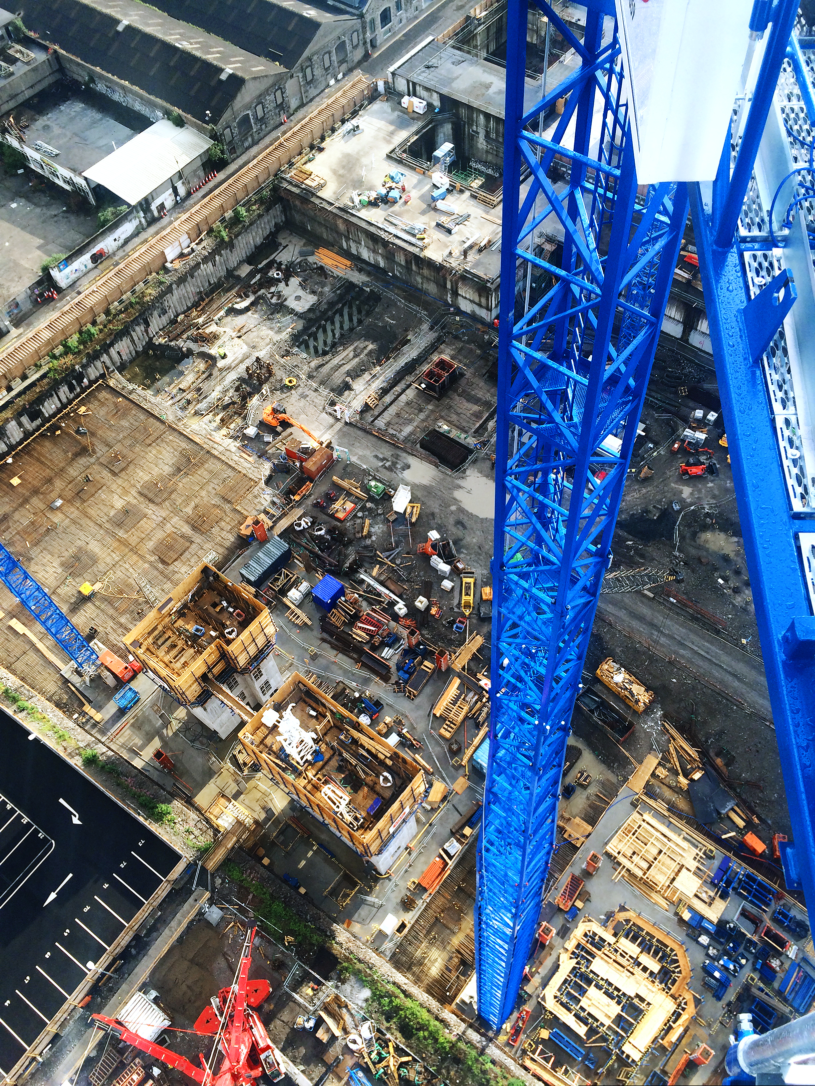 Irish Building Magazine: Irish Cranes & Lifting to erect six Raimondi Cranes on premier Dublin jobsite