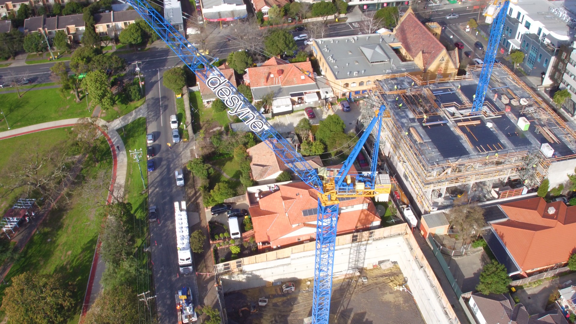 Machine Market: 71st Raimondi luffing jib tower crane goes up in Melbourne, Australia