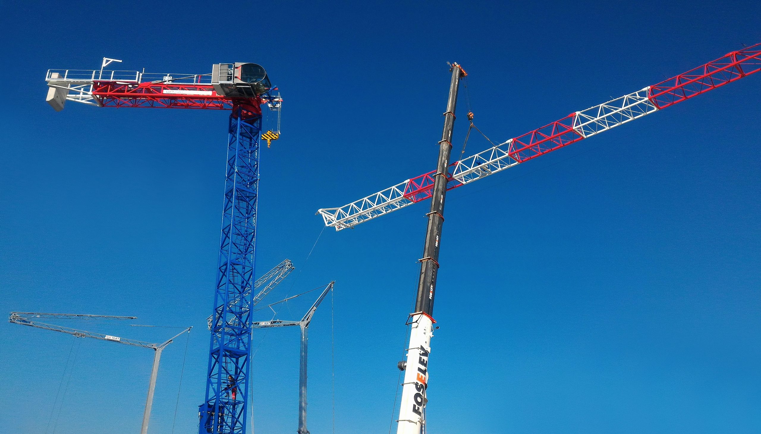 Raimondi Cranes and GP MAT exhibit the MRT223 tower crane at JDL MED 2016