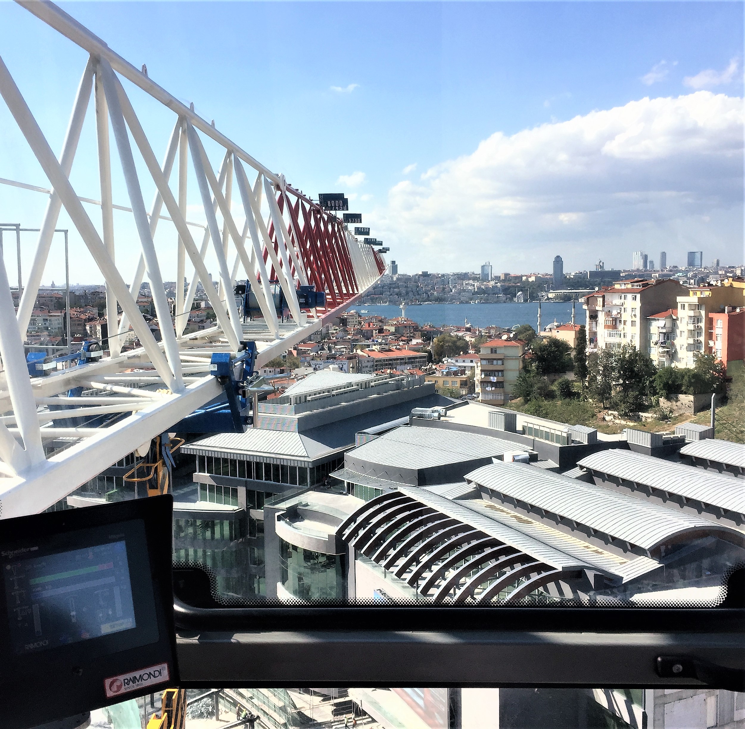 AKEM Group begins erections of new Raimondi tower cranes in Istanbul