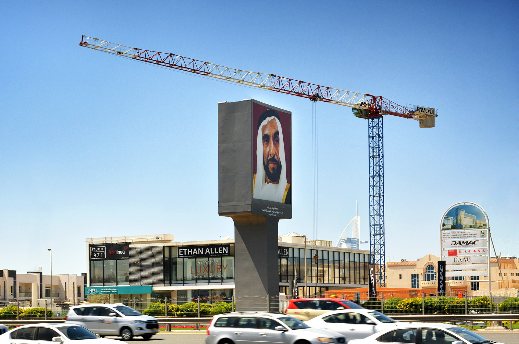 Raimondi Middle East erects a MRT152 tower crane on Dubai’s busiest freeway