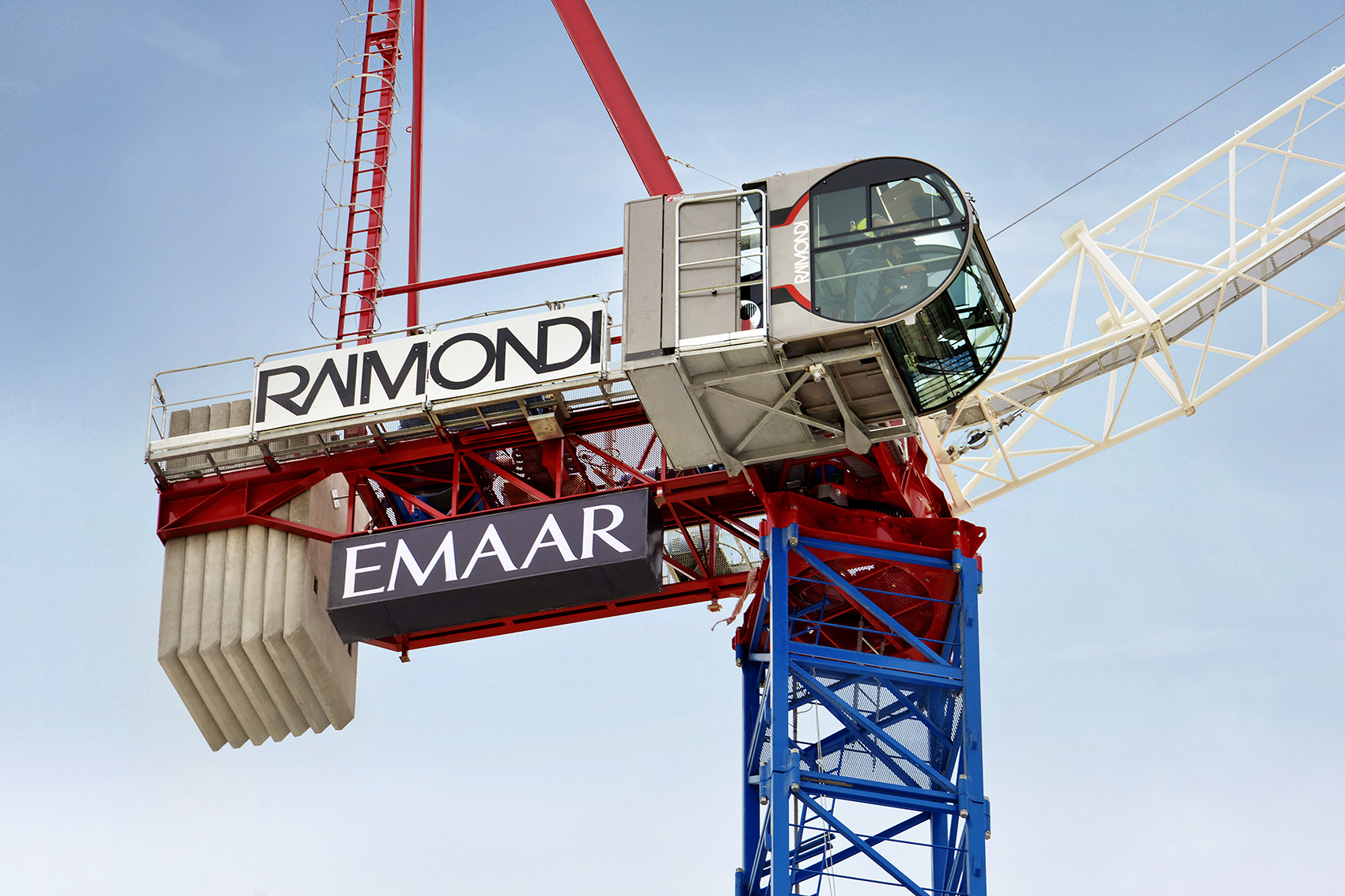 Nurol Construction puts five new Raimondi cranes to work across two Dubai jobsites