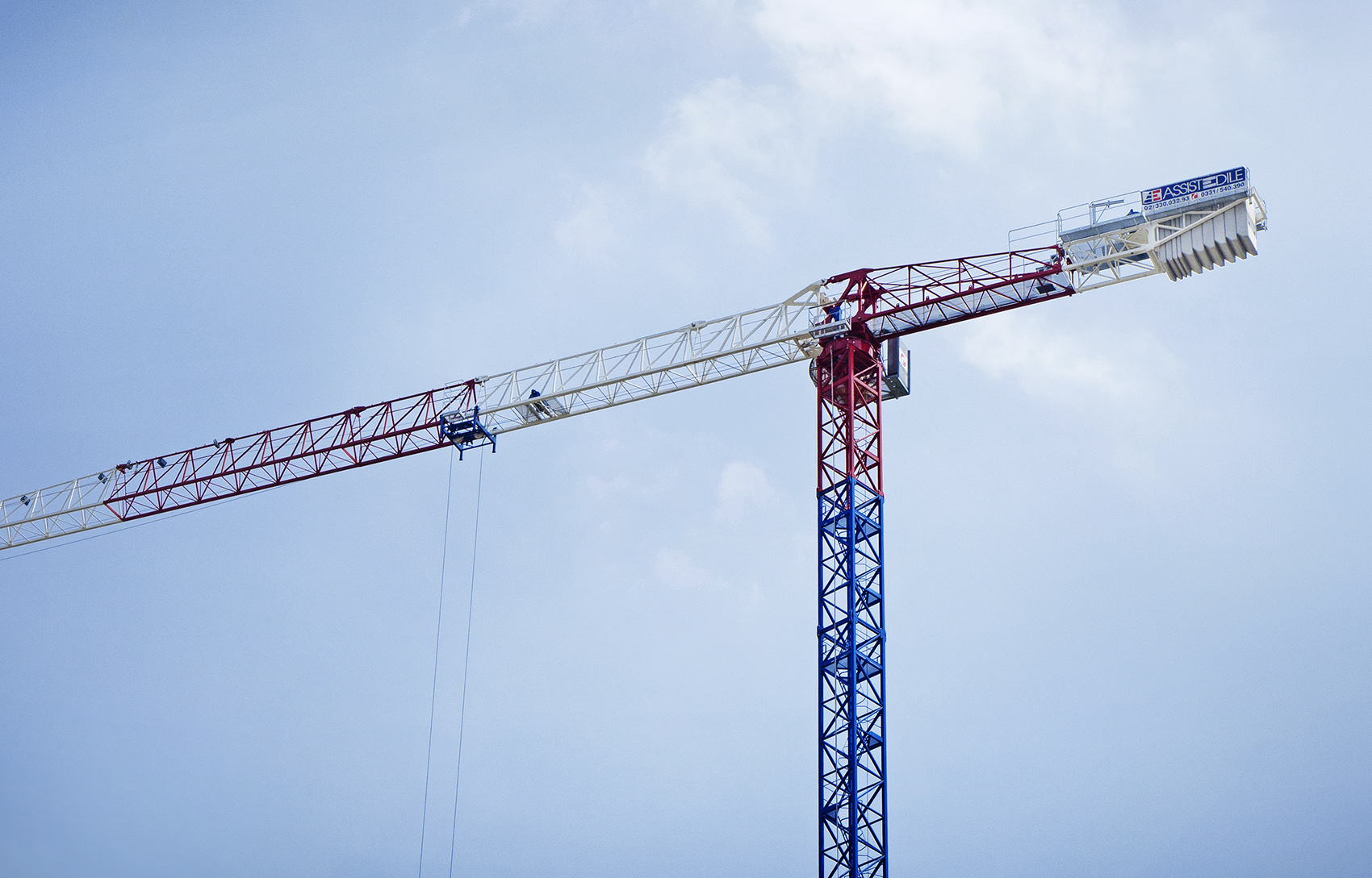 Assistedile erects first Raimondi MRT234 tower crane in Italy