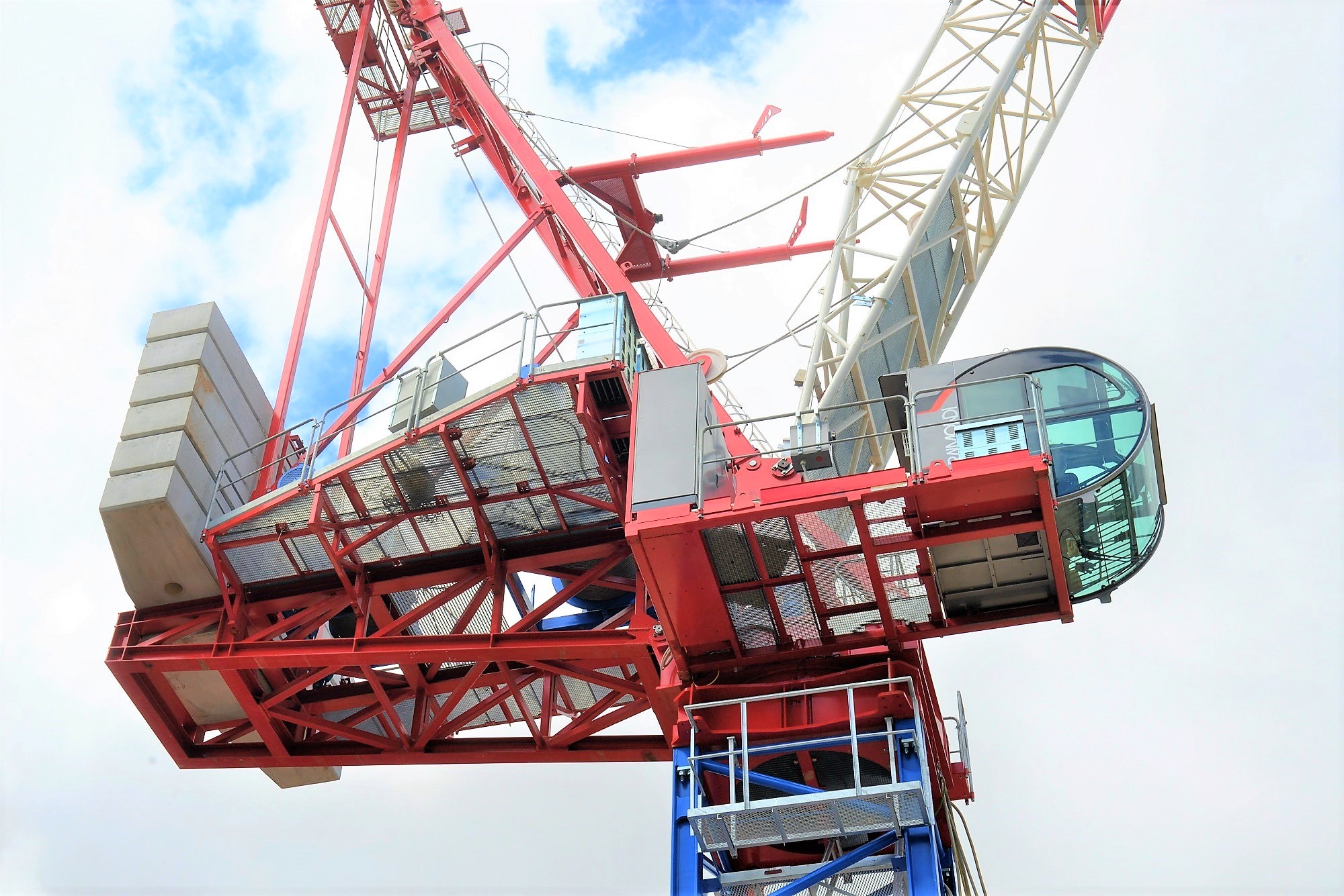 Construction Index: Heavy-lift Raimondi luffer makes world debut in London