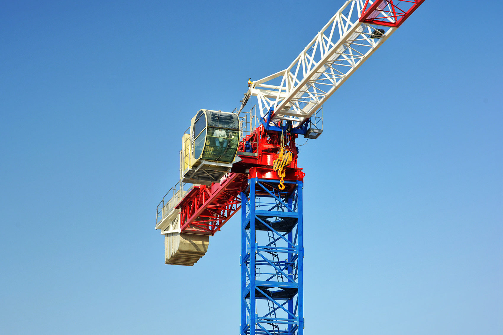 Raimondi Middle East erects eight tower cranes at Aljada by Arada in the United Arab Emirates
