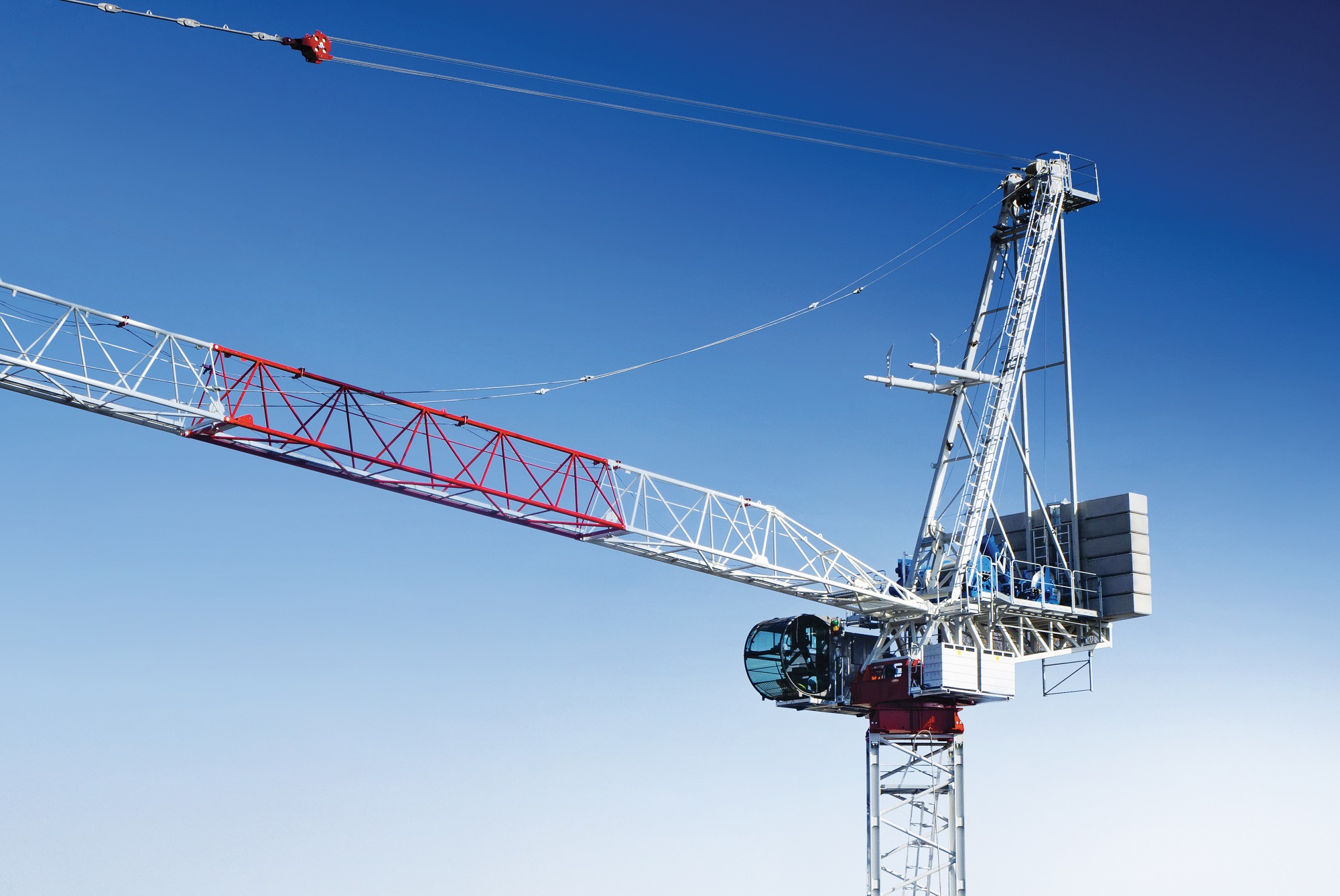 Heavy Equipment Guide: Raimondi unveils LR273 luffing jib crane