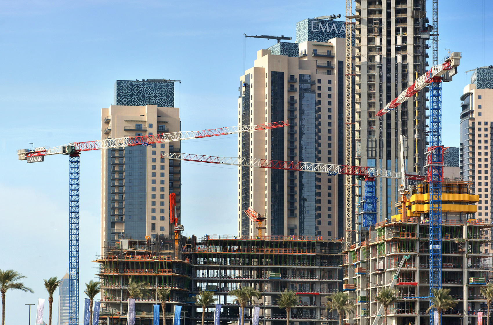 In Pictures: Raimondi Middle East climbs five cranes across two jobsites in Dubai