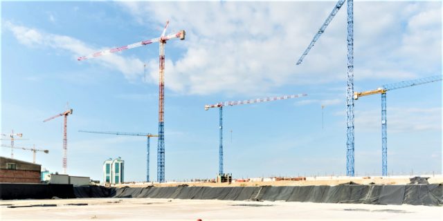 Lectura: Assistedile to erect a total of nine Raimondi cranes on premier Milan jobsite