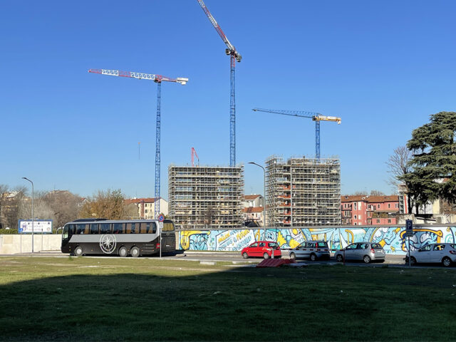 Assistedile noleggia tre Raimondi flat-top per un intervento edilizio ad altissimi livelli nei progetti di riqualificazione urbana Milanese