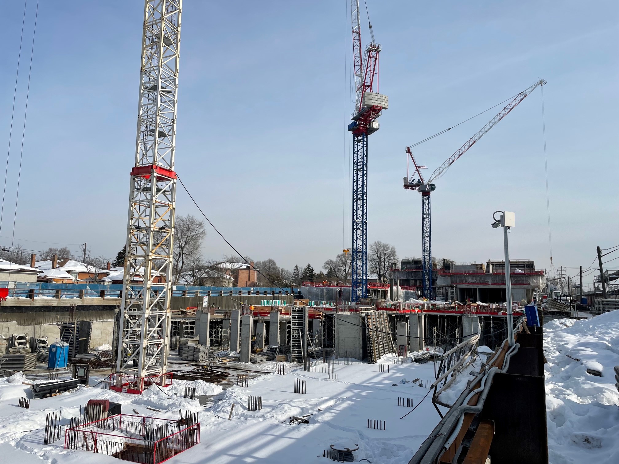 Daily Commercial News: Two Raimondi luffing jib cranes deployed for North York cluster development