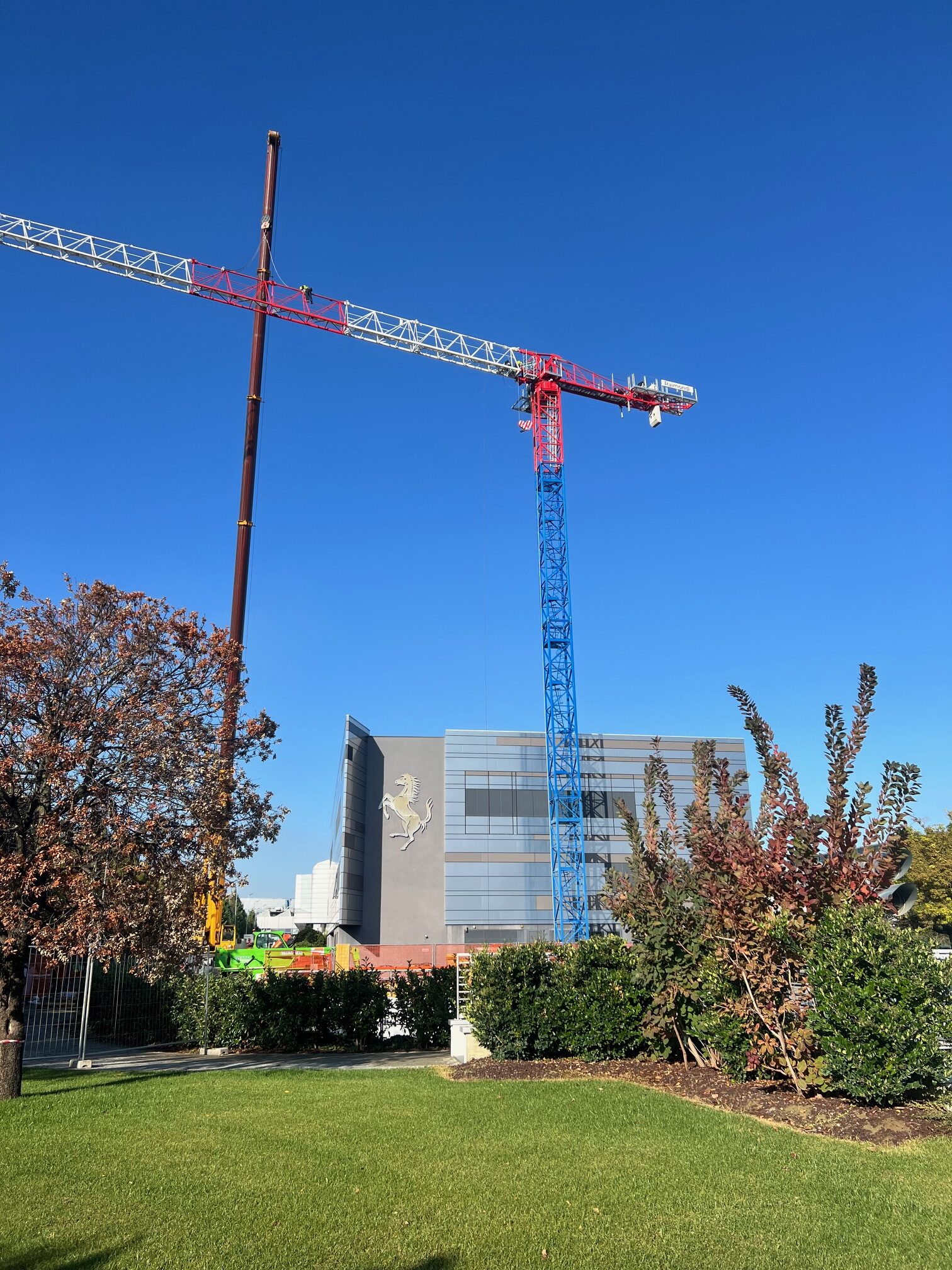 Assistedile installs first Raimondi T147 flat-top tower crane in Italy 